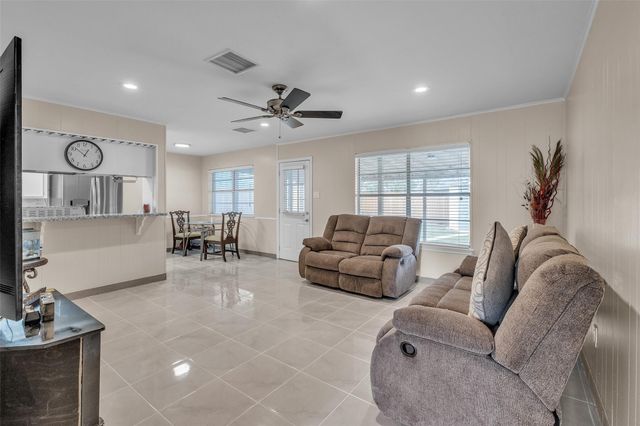 308 Tiegs Street, League City, TX 77573