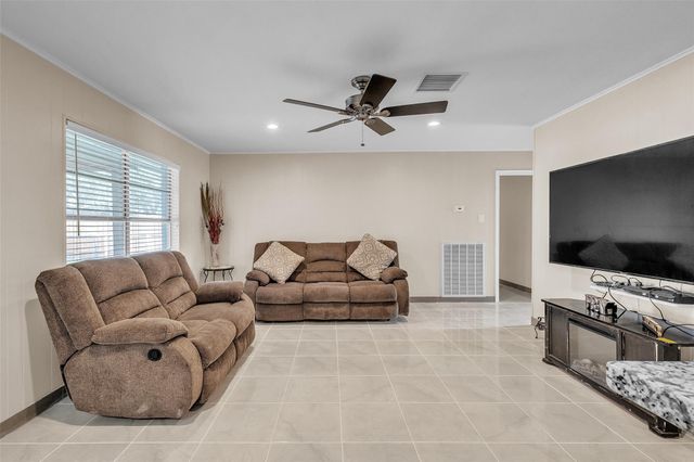 308 Tiegs Street, League City, TX 77573