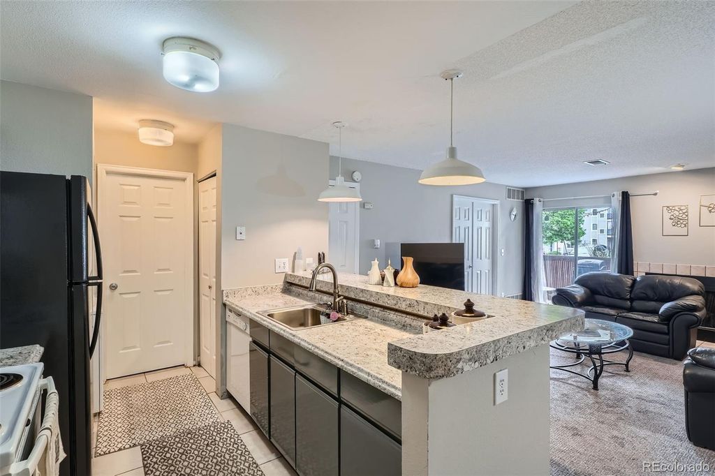 2575 S Syracuse Way B107, Denver, CO 80231