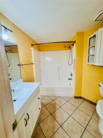 10241 NW 9th St Cir 107-5, Miami, FL 33172