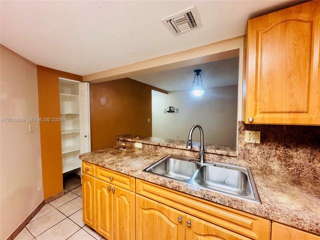 10241 NW 9th St Cir 107-5, Miami, FL 33172