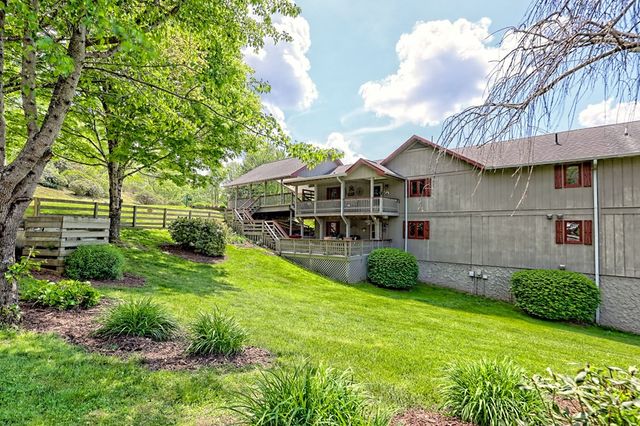623 Overlook Way, Sky Valley, GA 30537