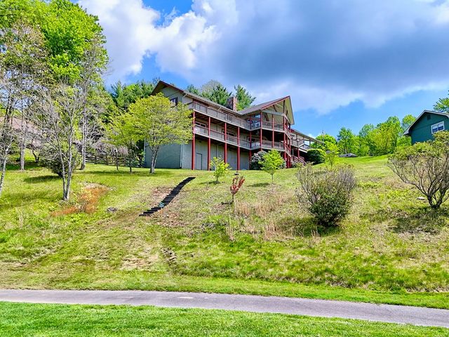 623 Overlook Way, Sky Valley, GA 30537