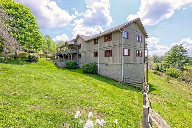 623 Overlook Way, Sky Valley, GA 30537