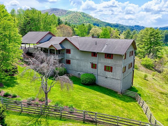 623 Overlook Way, Sky Valley, GA 30537