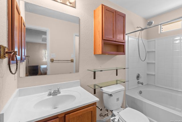 13422 RUTGERS GDN, San Antonio, TX 78249