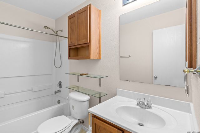 13422 RUTGERS GDN, San Antonio, TX 78249