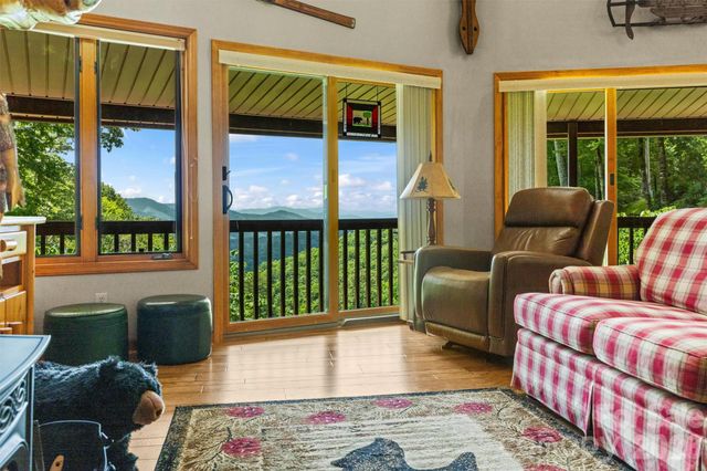 670 Parkway Drive, Maggie Valley, NC 28751
