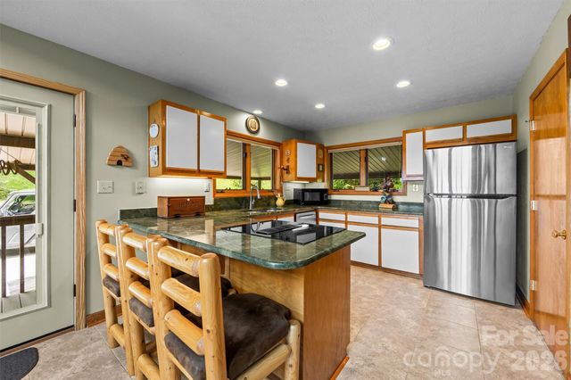 670 Parkway Drive, Maggie Valley, NC 28751