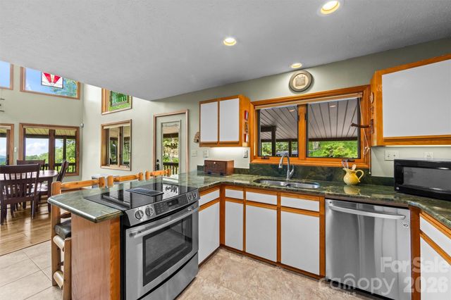 670 Parkway Drive, Maggie Valley, NC 28751