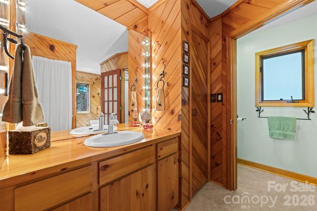 670 Parkway Drive, Maggie Valley, NC 28751