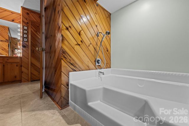 670 Parkway Drive, Maggie Valley, NC 28751