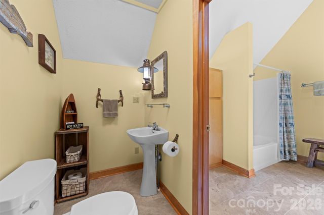670 Parkway Drive, Maggie Valley, NC 28751
