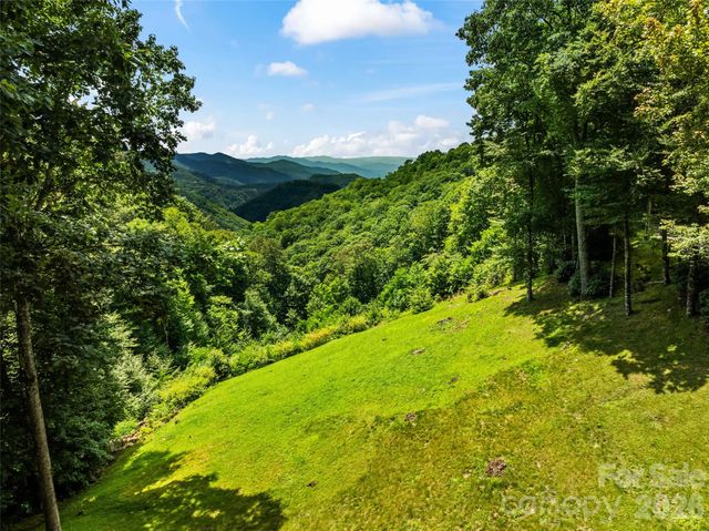 670 Parkway Drive, Maggie Valley, NC 28751