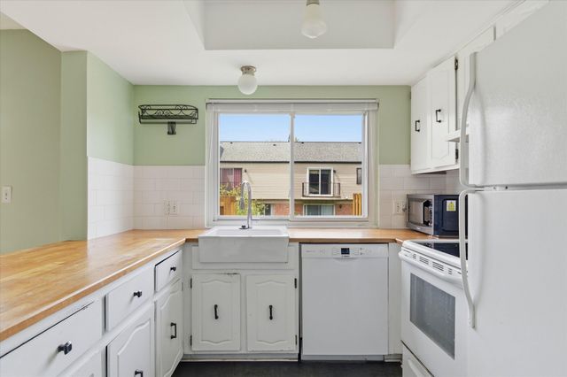3273 Bolgos Circle, Ann Arbor, MI 48105