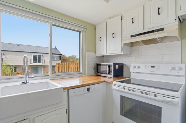 3273 Bolgos Circle, Ann Arbor, MI 48105