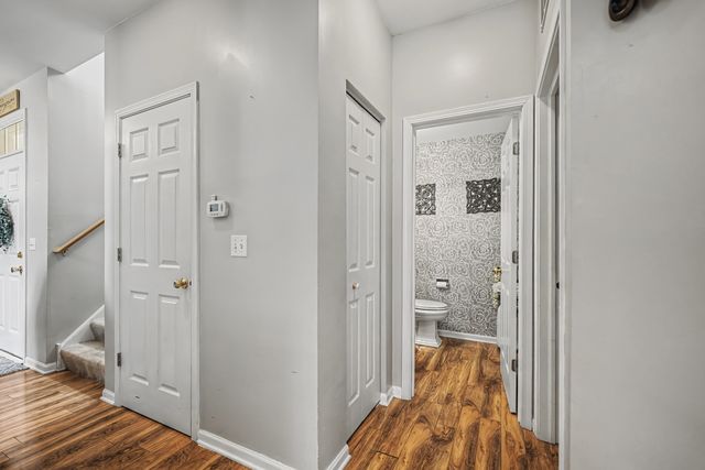 302 Tower Hill Drive 302, St. Charles, IL 60175