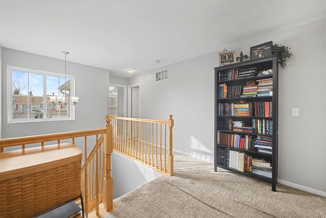 302 Tower Hill Drive 302, St. Charles, IL 60175