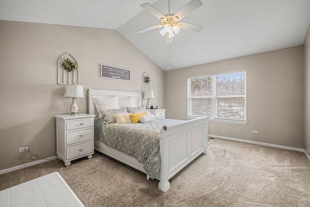 302 Tower Hill Drive 302, St. Charles, IL 60175