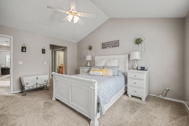 302 Tower Hill Drive 302, St. Charles, IL 60175