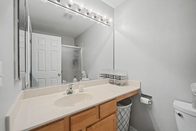 302 Tower Hill Drive 302, St. Charles, IL 60175