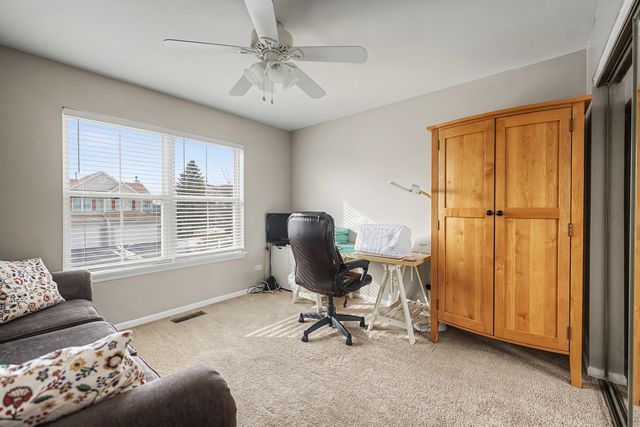 302 Tower Hill Drive 302, St. Charles, IL 60175