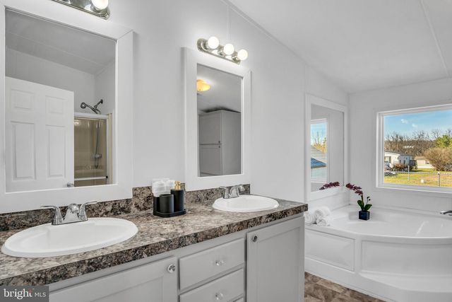 11 TYLER DR, East Berlin, PA 17316