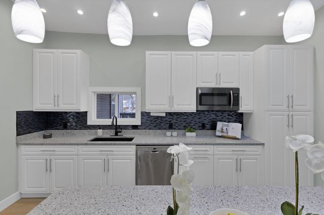 68 3rd Avenue SW, Etna, OH 43062