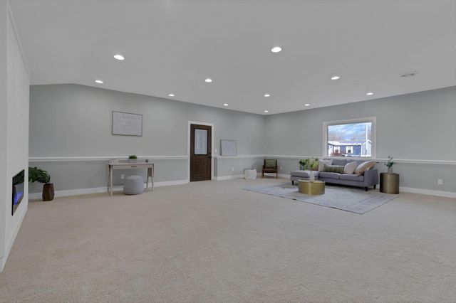 68 3rd Avenue SW, Etna, OH 43062