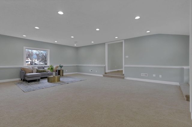 68 3rd Avenue SW, Etna, OH 43062