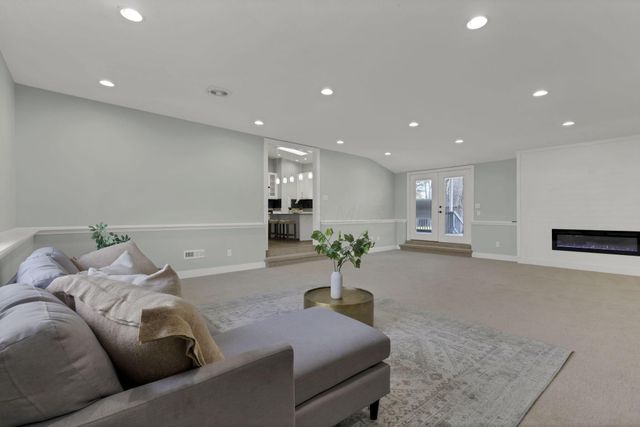 68 3rd Avenue SW, Etna, OH 43062