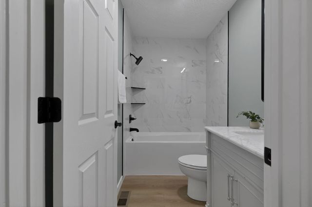 68 3rd Avenue SW, Etna, OH 43062