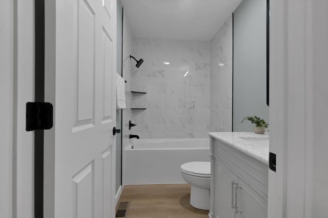 68 3rd Avenue SW, Etna, OH 43062