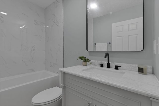 68 3rd Avenue SW, Etna, OH 43062