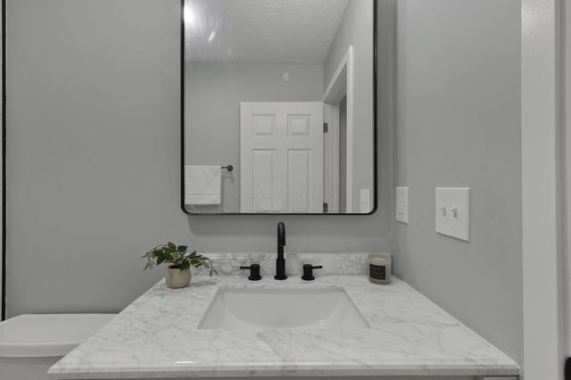 68 3rd Avenue SW, Etna, OH 43062