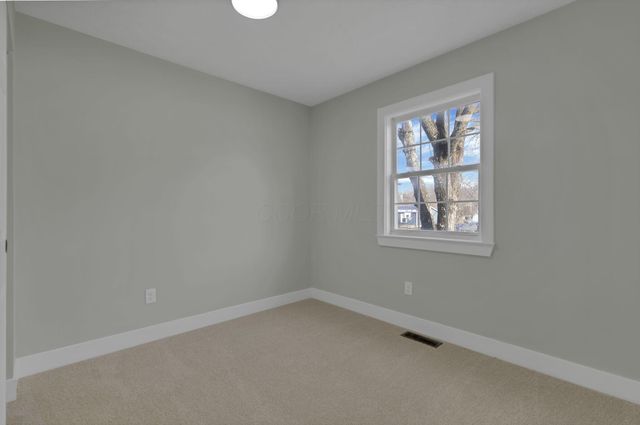 68 3rd Avenue SW, Etna, OH 43062