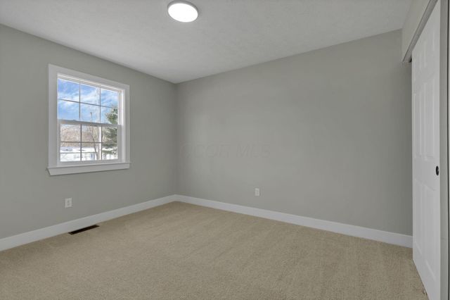 68 3rd Avenue SW, Etna, OH 43062