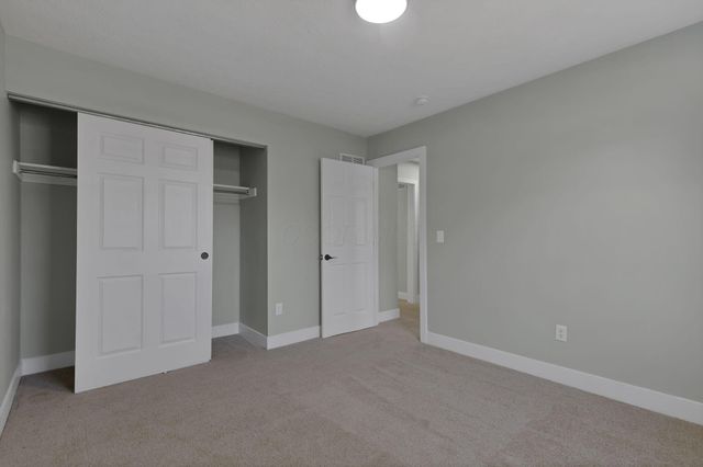 68 3rd Avenue SW, Etna, OH 43062