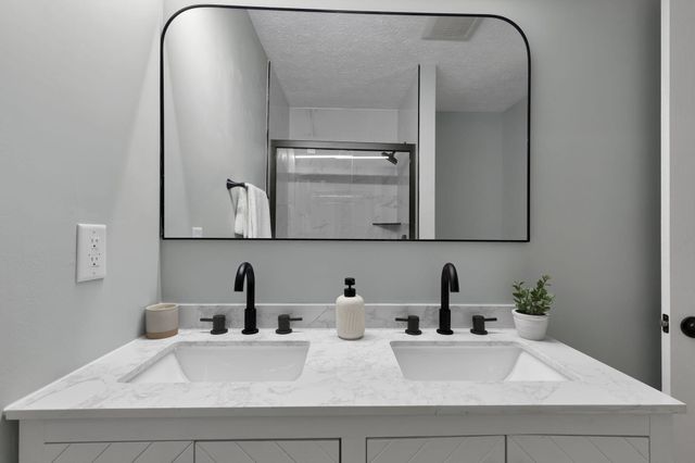 68 3rd Avenue SW, Etna, OH 43062