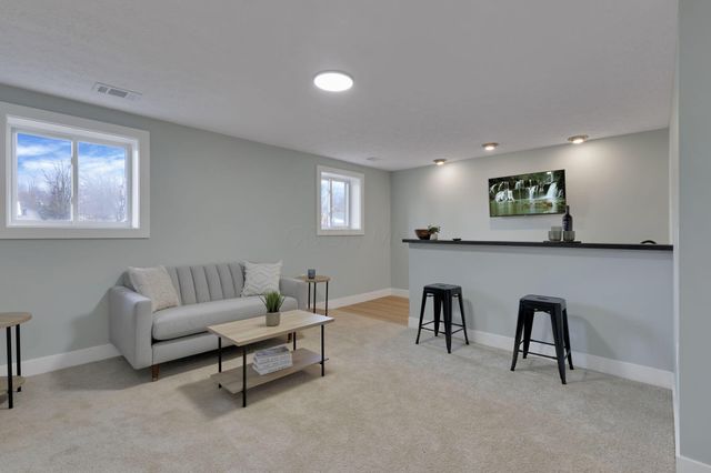 68 3rd Avenue SW, Etna, OH 43062