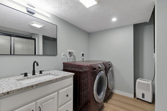 68 3rd Avenue SW, Etna, OH 43062