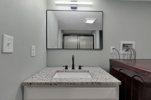 68 3rd Avenue SW, Etna, OH 43062