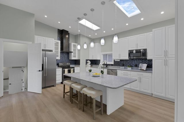 68 3rd Avenue SW, Etna, OH 43062