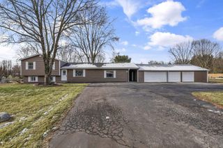 68 3rd Avenue SW, Etna, OH 43062