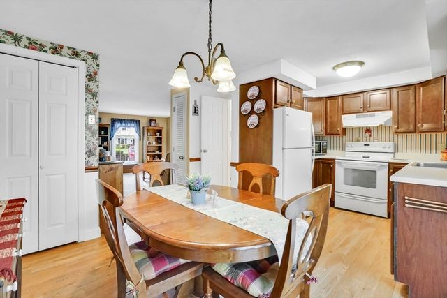 7 Plantation Dr 7, Agawam, MA 01001