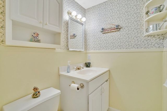 7 Plantation Dr 7, Agawam, MA 01001