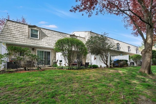 7 Plantation Dr 7, Agawam, MA 01001