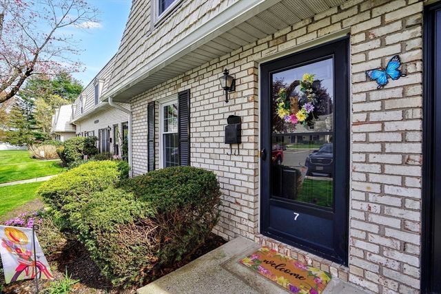 7 Plantation Dr 7, Agawam, MA 01001