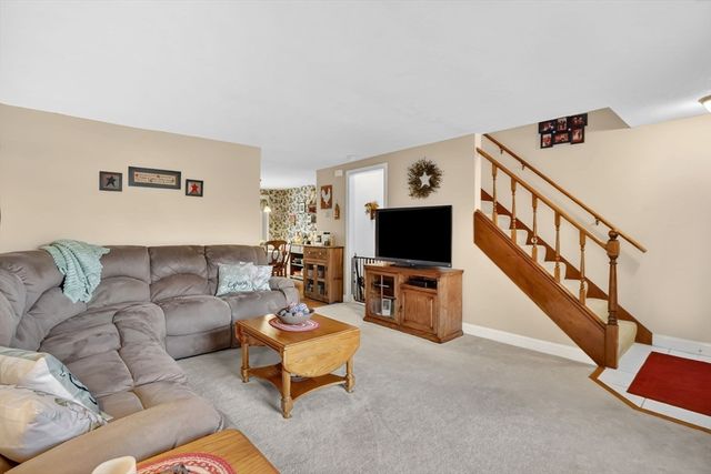7 Plantation Dr 7, Agawam, MA 01001