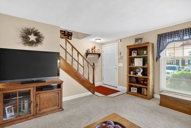7 Plantation Dr 7, Agawam, MA 01001